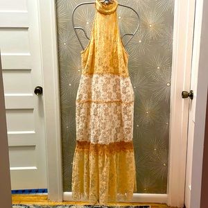 Dress neutral lace Size medium
